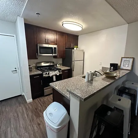 Incredible Two Bedroom Hollywood Apartments Free Parking Los Angeles Exterior foto