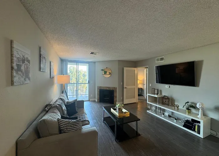 Incredible Two Bedroom Hollywood Apartments Free Parking