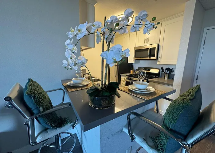 Incredible Two Bedroom Hollywood Apartments Free Parking