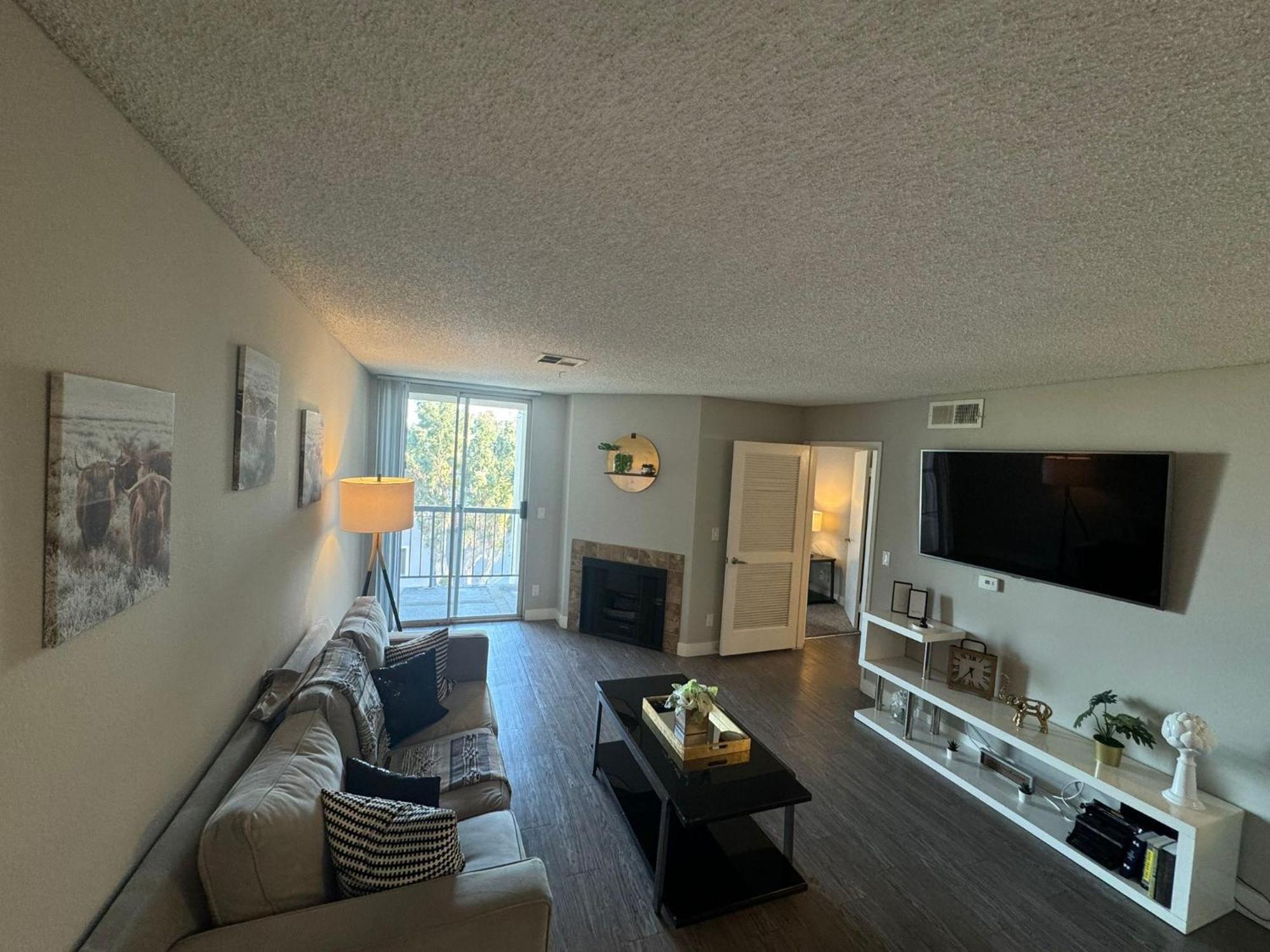 Incredible Two Bedroom Hollywood Free Parking Appartement *